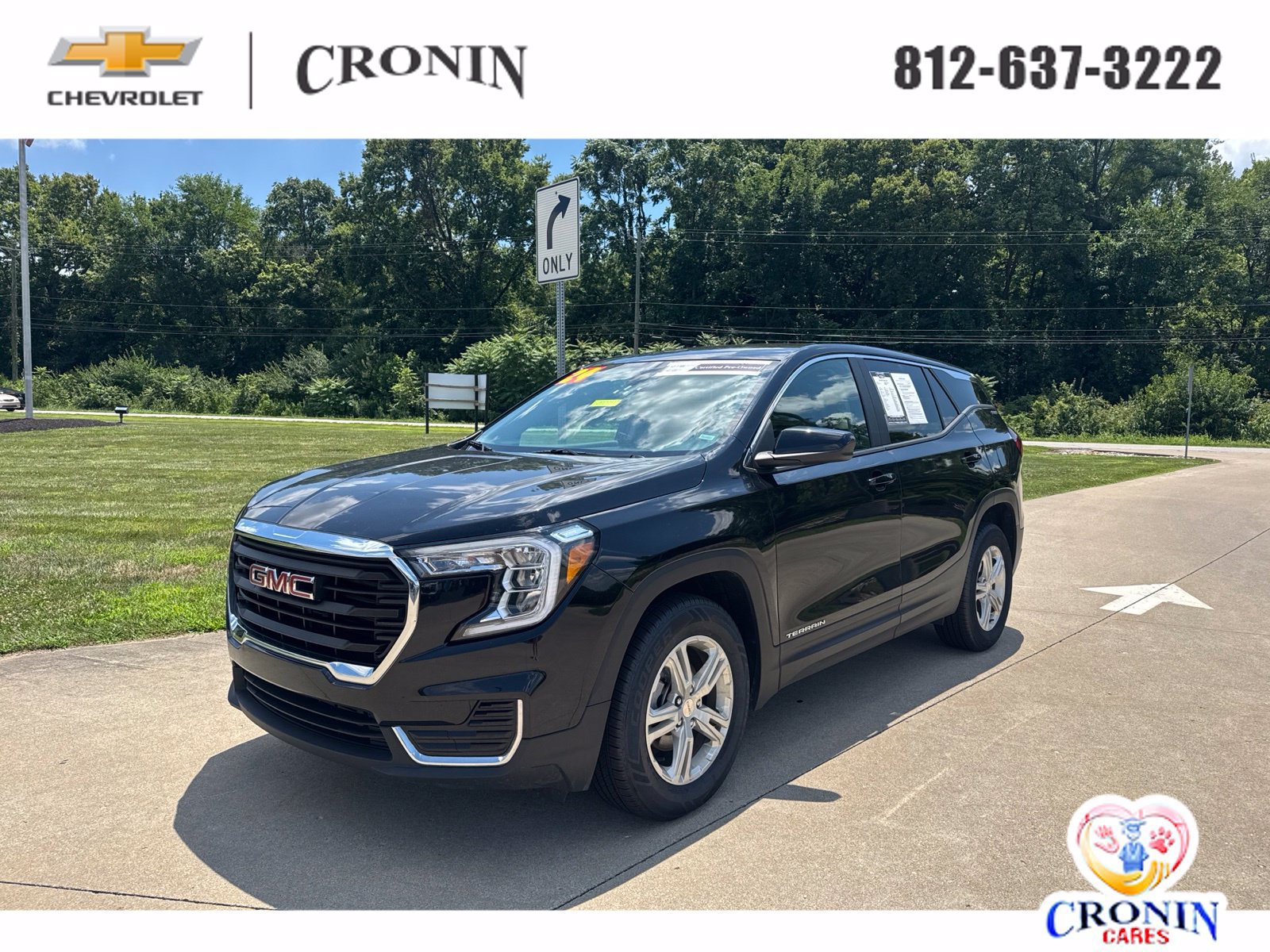 Used 2024 GMC Terrain SLE AWD/4WD image 1