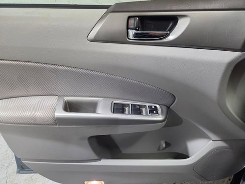 Used 2010 Subaru Forester 2.5X Premium image 12