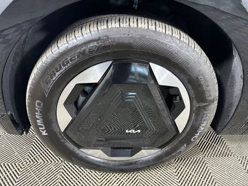 Used 2024 Kia EV9 Land image 10