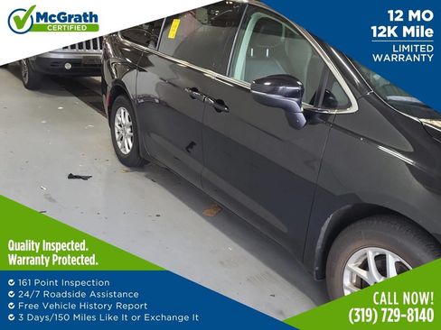 Used 2023 Chrysler Pacifica Touring-L FWD image 1