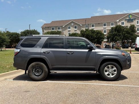 Used 2020 Toyota 4Runner SR5 RWD image 4