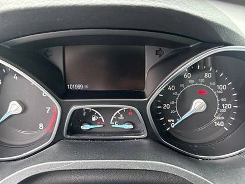 Used 2017 Ford Escape SE w/ Equipment Group 201A FWD image 11