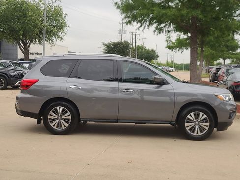 Used 2020 Nissan Pathfinder SV FWD image 4