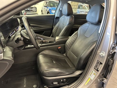 Used 2021 Hyundai Elantra Limited image 5