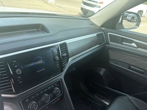 Used 2023 Volkswagen Atlas SE AWD/4WD image 16