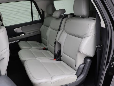 Used 2025 Ford Expedition Max Active image 12