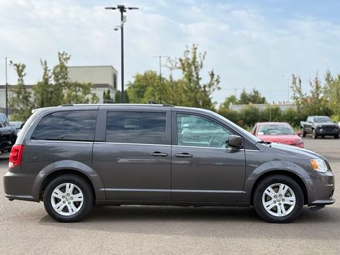 Used 2019 Dodge Grand Caravan SXT FWD image 6