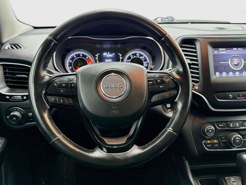 Used 2020 Jeep Cherokee Latitude Plus FWD image 18