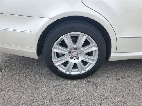 Used 2013 Mercedes-Benz E 350 4MATIC Sedan image 6