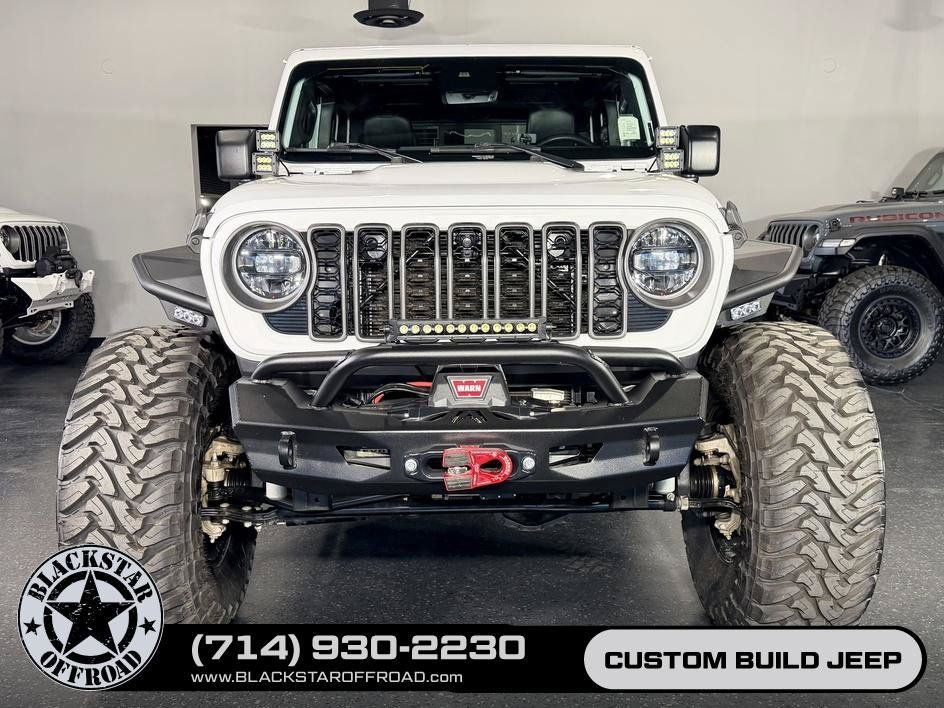 Used 2024 Jeep Gladiator Rubicon AWD/4WD image 3