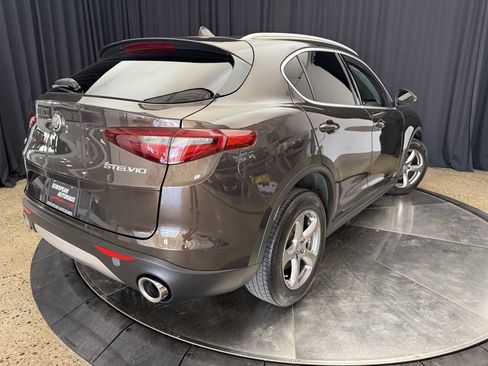 Used 2018 Alfa Romeo Stelvio AWD image 9