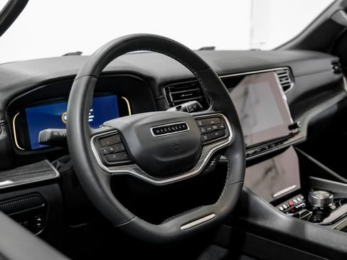 Used 2023 Jeep Wagoneer Series II image 13