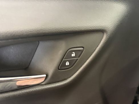 Used 2023 Chevrolet Bolt EUV LT image 25