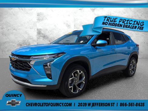 Used 2025 Chevrolet Trax LT FWD image 1