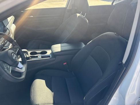 Used 2025 Nissan Altima 2.5 SV image 35