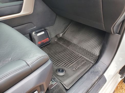 Used 2025 Toyota Tundra Limited image 34