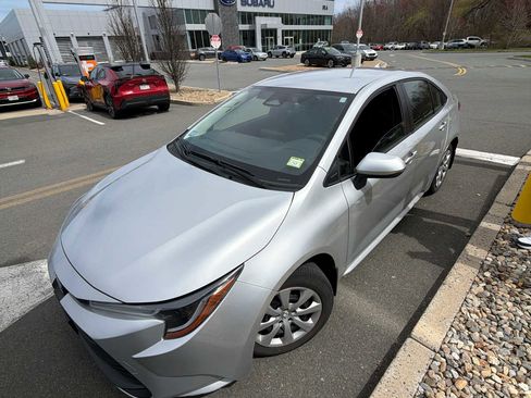Used 2023 Toyota Corolla LE w/ Carpet Mat Package (TMS) FWD image 8