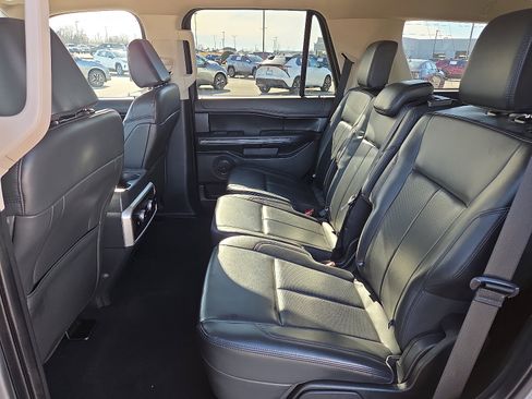 Used 2024 Ford Expedition XLT image 11