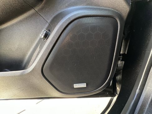 Used 2023 GMC Acadia SLE w/ Driver Convenience Package image 30