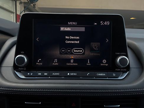 Used 2025 Nissan Rogue SV FWD image 28