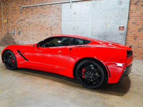 Used 2019 Chevrolet Corvette Stingray Coupe w/ Battery Protection Package RWD image 11