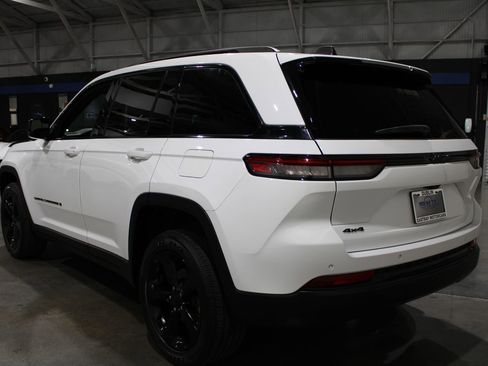 Used 2022 Jeep Grand Cherokee Altitude image 6