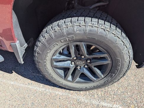 Used 2019 Chevrolet Silverado 1500 LT Trail Boss AWD/4WD image 5
