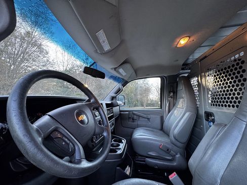 Used 2017 Chevrolet Express 2500 image 11