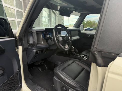 Used 2025 Ford Bronco Badlands image 34