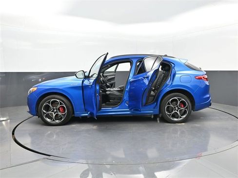 Used 2022 Alfa Romeo Stelvio Veloce image 42