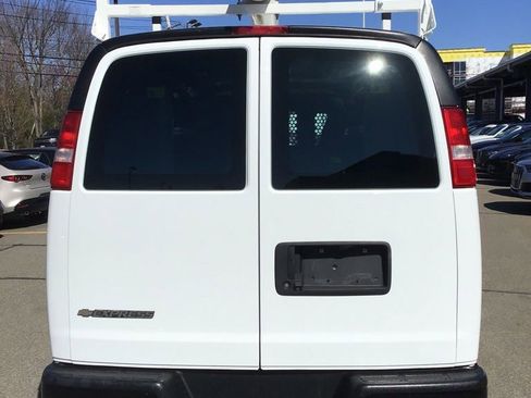Used 2020 Chevrolet Express 3500 w/ Driver Convenience Package image 4
