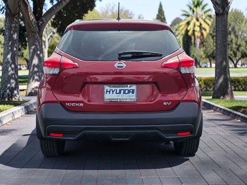 Used 2019 Nissan Kicks SV FWD image 6