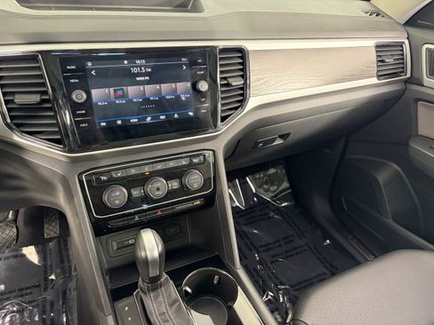 Used 2023 Volkswagen Atlas SE w/ Panoramic Sunroof Package FWD image 4