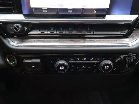 Used 2024 Chevrolet Silverado 2500 LTZ AWD/4WD image 29
