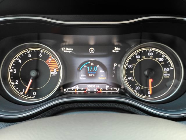 Used 2020 Jeep Cherokee Trailhawk AWD/4WD image 36