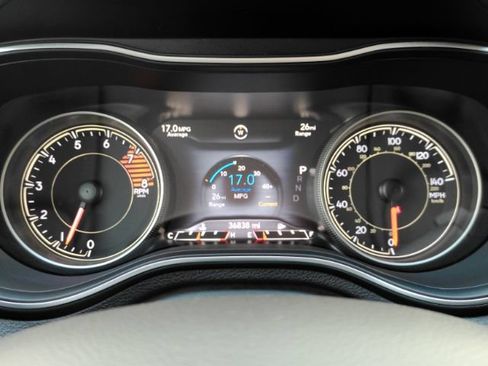 Used 2020 Jeep Cherokee Trailhawk AWD/4WD image 36