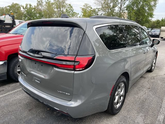 Used 2023 Chrysler Pacifica Limited FWD image 12