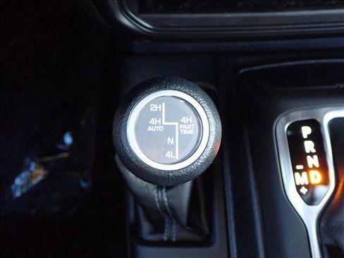 Used 2025 Jeep Wrangler Sport S image 21