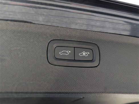 Certified 2023 Volvo XC90 B6 Core image 11