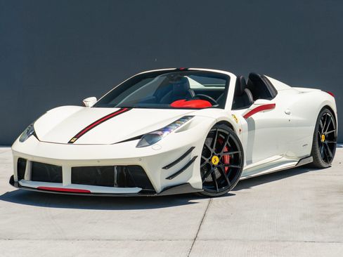 Used 2014 Ferrari 458 Spider RWD image 3