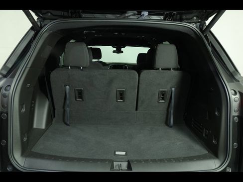 Used 2023 Chevrolet Traverse LT w/ Midnight/Sport Edition image 12