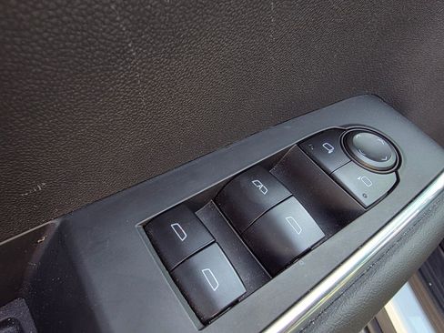 Used 2025 GMC Acadia Elevation image 12