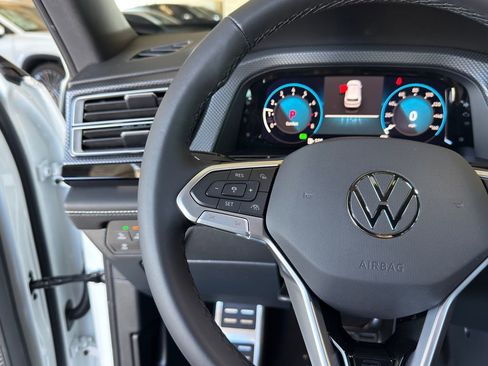 New 2026 Volkswagen Atlas Cross Sport SEL Premium R-Line AWD/4WD image 15
