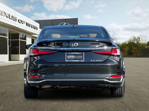 Used 2025 Lexus ES 300h w/ Premium Package image 10
