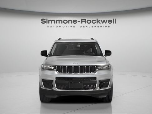 Used 2024 Jeep Grand Cherokee L Laredo AWD/4WD image 14