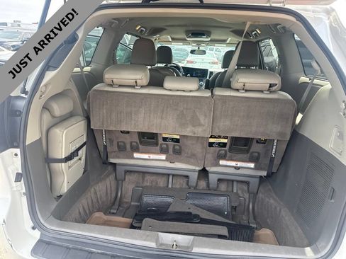 Used 2015 Toyota Sienna XLE w/ XLE Navigation Package FWD image 17