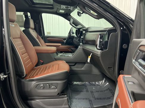 New 2026 GMC Sierra 3500 Denali Ultimate w/ LPO, Black Badging Package AWD/4WD image 8