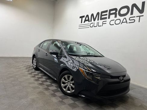 Used 2025 Toyota Corolla LE FWD image 1
