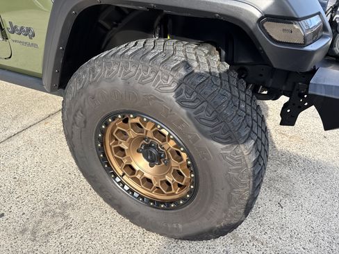 Used 2022 Jeep Wrangler Unlimited Sport image 17