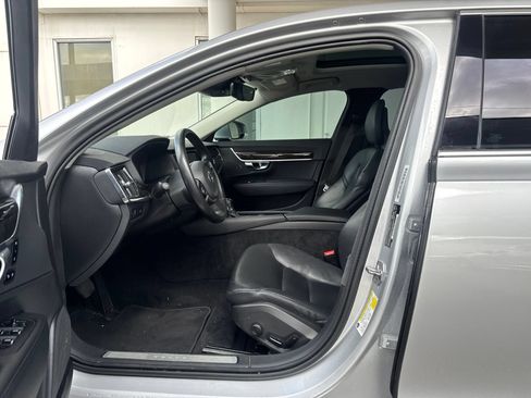 Used 2018 Volvo S90 T5 Momentum w/ Convenience Package FWD image 9